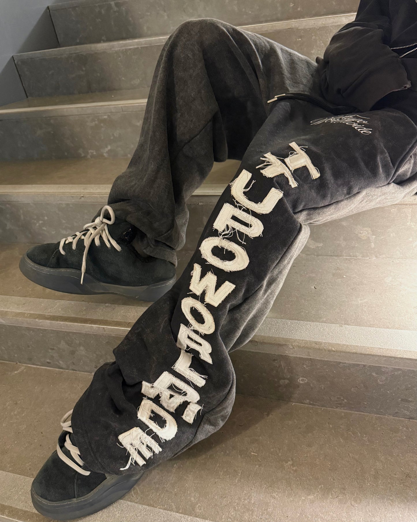 TTWE SWEATS “BLACK”