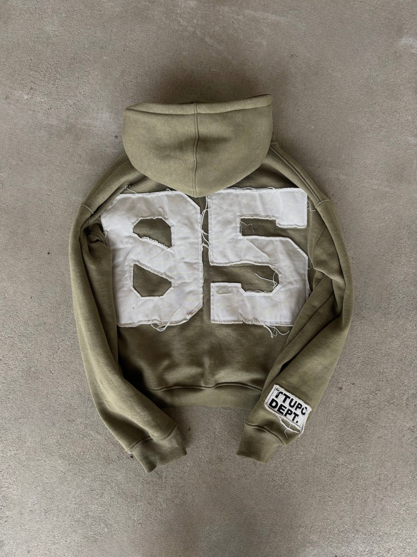 05 HOODIES “OLIVE GREEN”