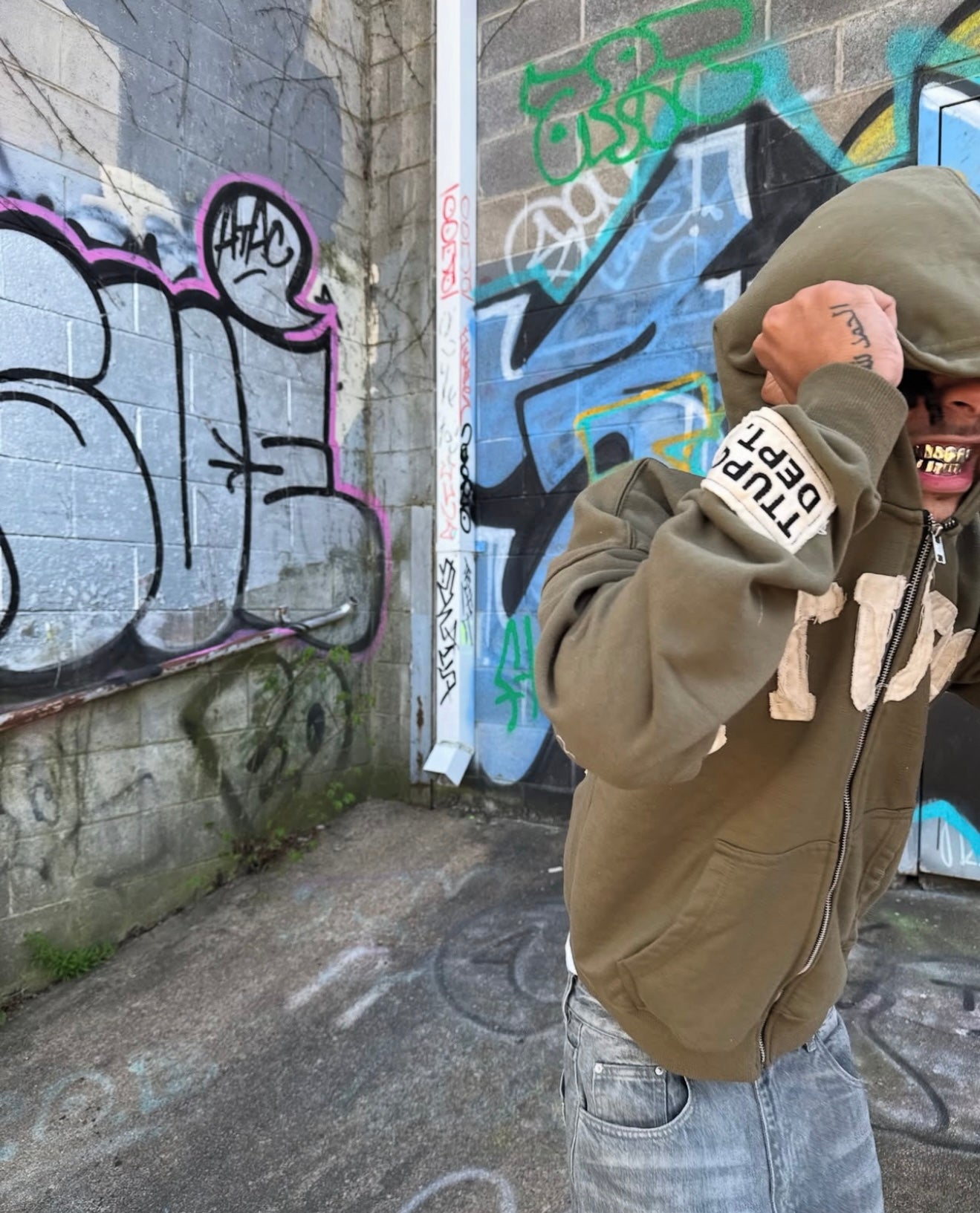 05 HOODIES “OLIVE GREEN”