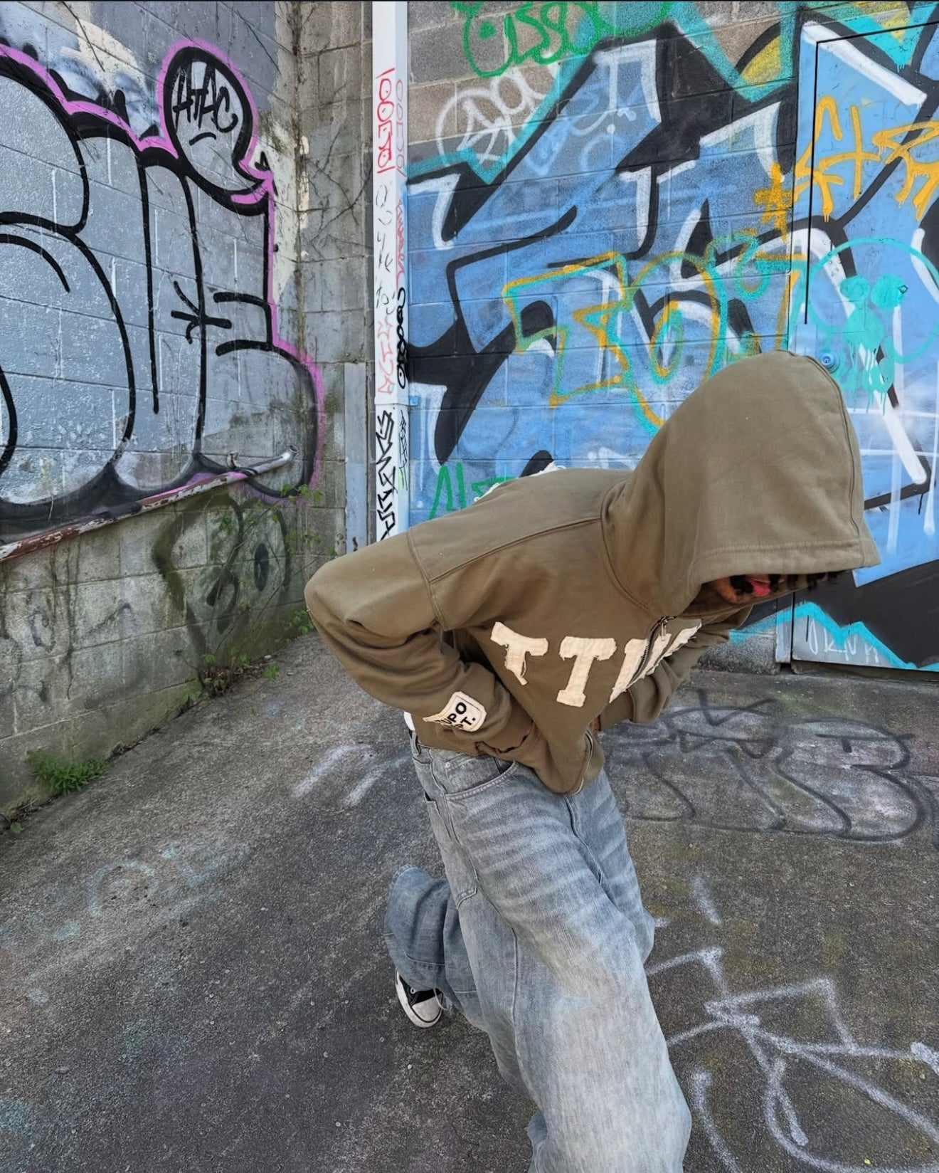 05 HOODIES “OLIVE GREEN”