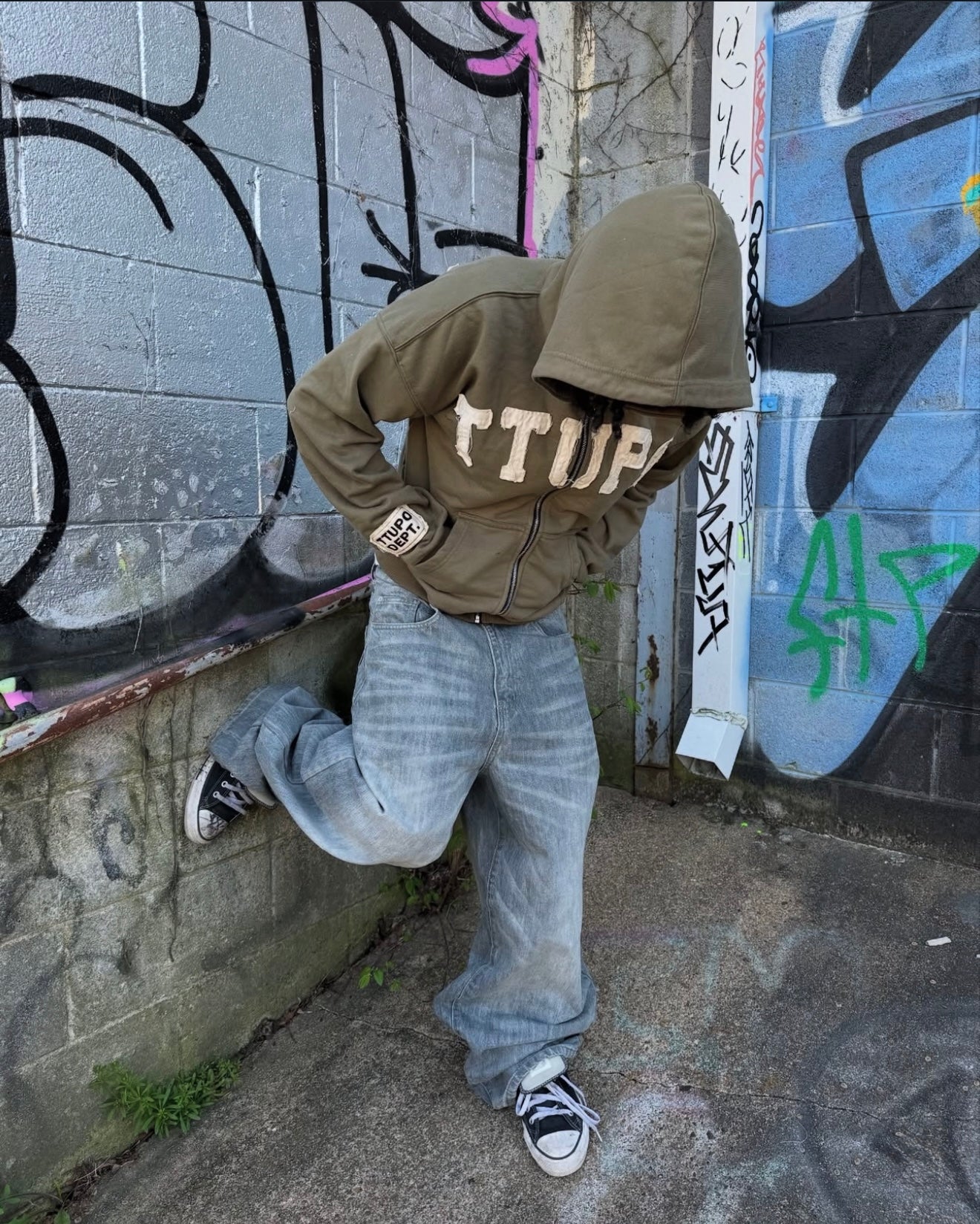 05 HOODIES “OLIVE GREEN”