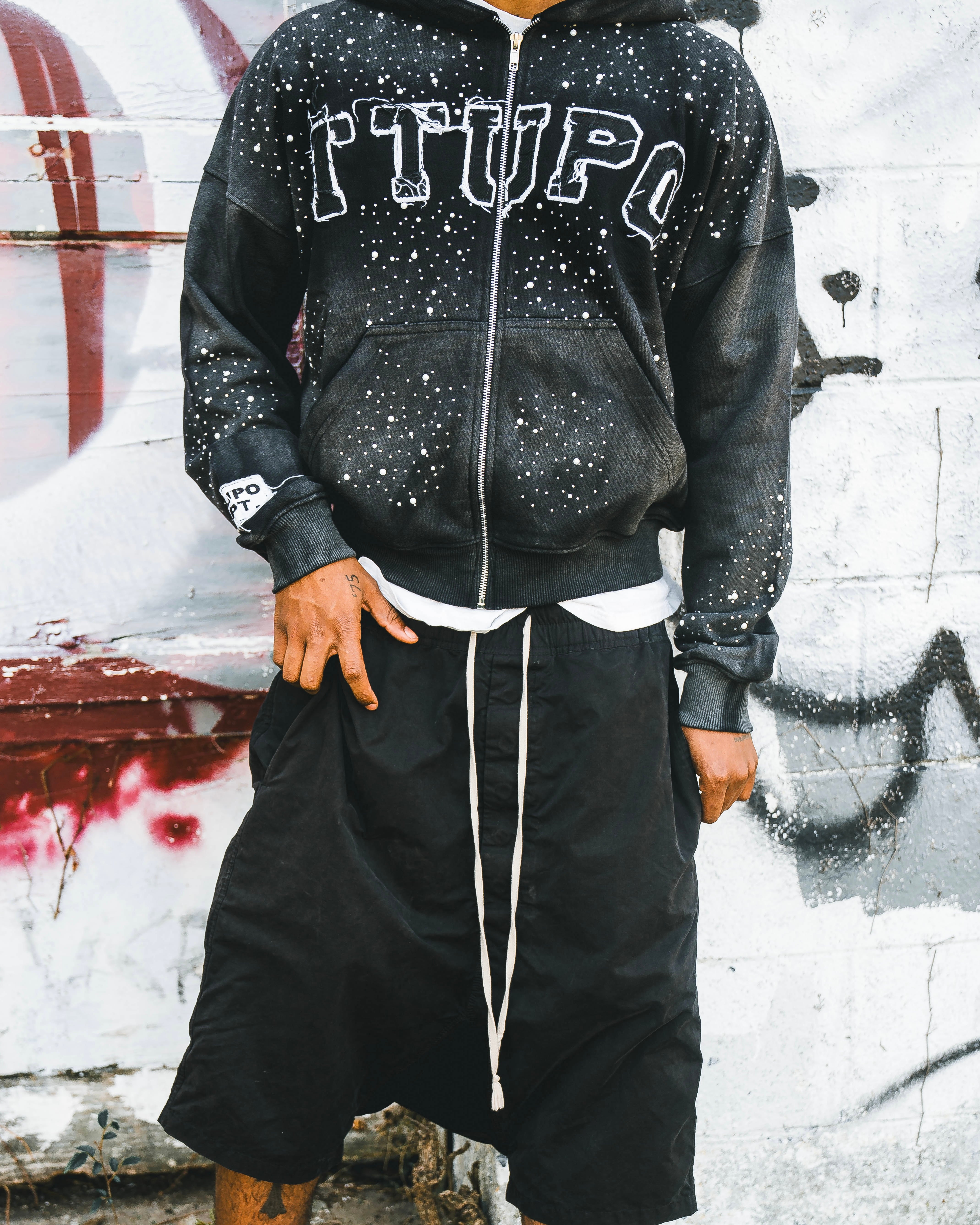 05 HOODIES V2 “BLACK” – ttupoworldwide