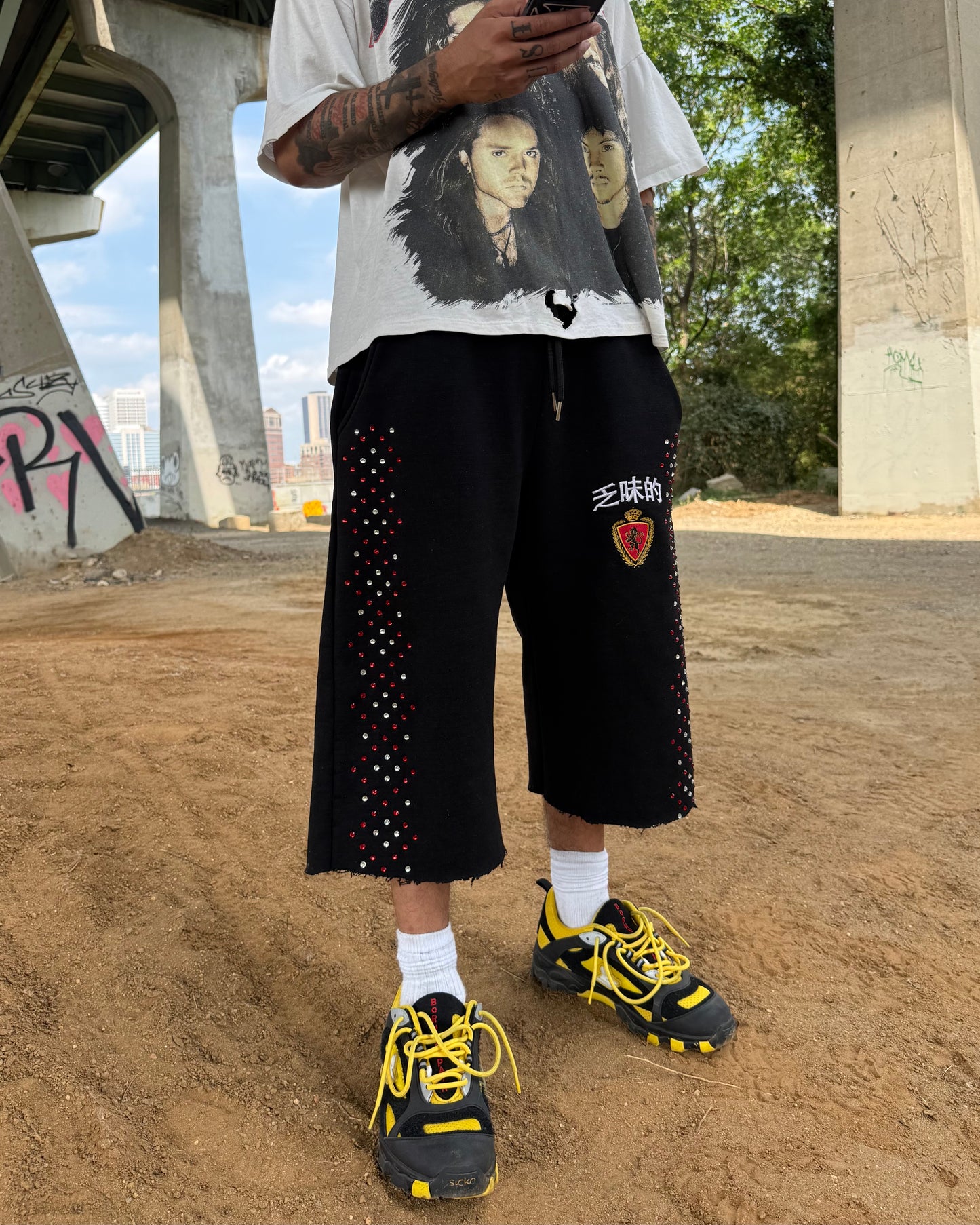 PAIN 3/4 SHORTS (GEMSTONES)