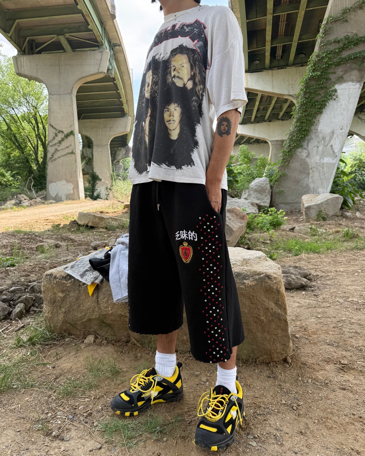 PAIN 3/4 SHORTS (GEMSTONES)